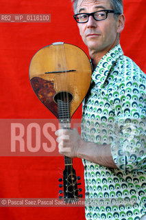 British writer, comedian and performer John Hegley at the Edinburgh International Book Festival 2003...Copyright©Pascal Saez.Pascal Saez/Writer Pictures/Rosebud2