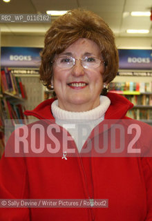 Childrens author Barbara Henderson reading to a group of children...Copyright©Sally Devine/Writer Pictures/Rosebud2