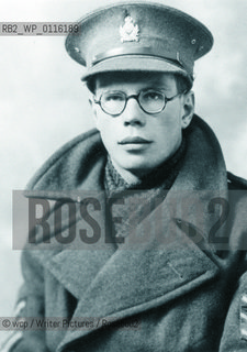 Hamish Henderson 80 yr old poet and songwriter..copyright©wcp/Writer Pictures/Rosebud2