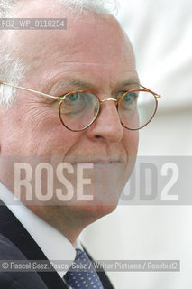 British professor of history, writer and analyst of the British system of government Peter Hennessy at the Edinburgh International Book Festival 2003. He is the Author of Secret State...Copyright©Pascal Saez.Pascal Saez/Writer Pictures/Rosebud2