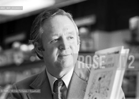 Vet turned author James Herriot, aka Alf Wight, in Glasgow, Scotland to publicise his new book Vet in Harness, October 18, 1974...copyright©TSPL/Writer Pictures/Rosebud2