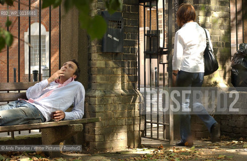 Tom Hodgkinson, author of How to be Idle....Copyright©Andy Paradise/Writer Pictures/Rosebud2