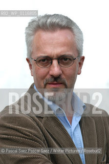 British writer Alan Hollinghurst, author of The Swimming-Pool Library at the Edinburgh International Book Festival 2004..Copyright©Pascal Saez.Pascal Saez/Writer Pictures/Rosebud2
