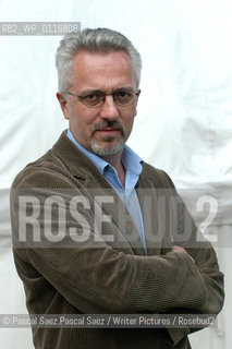 British writer Alan Hollinghurst, author of The Swimming-Pool Library at the Edinburgh International Book Festival 2004..Copyright©Pascal Saez.Pascal Saez/Writer Pictures/Rosebud2