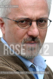British writer Alan Hollinghurst, author of The Swimming-Pool Library at the Edinburgh International Book Festival 2004..Copyright©Pascal Saez.Pascal Saez/Writer Pictures/Rosebud2