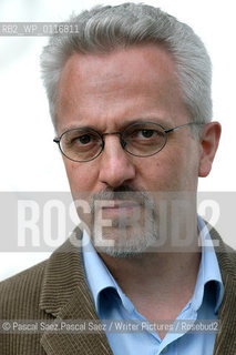 British writer Alan Hollinghurst, author of The Swimming-Pool Library at the Edinburgh International Book Festival 2004..Copyright©Pascal Saez.Pascal Saez/Writer Pictures/Rosebud2
