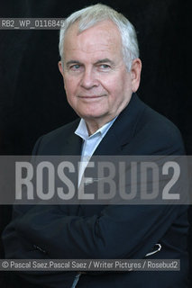 British actor (Bilbo in Lord of the Rings) and writer Ian Holm at the Edinburgh International Book Festival 2004..Copyright©Pascal Saez.Pascal Saez/Writer Pictures/Rosebud2
