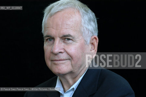 British actor (Bilbo in Lord of the Rings) and writer Ian Holm at the Edinburgh International Book Festival 2004..Copyright©Pascal Saez.Pascal Saez/Writer Pictures/Rosebud2