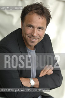 Anthony Horowitz, The Edinburgh International Book Festival 2005..Copyright©Rob McDougall/Writer Pictures/Rosebud2