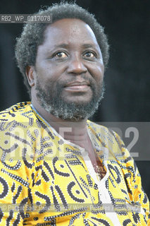 Zimbabwean poet and writer Chenjarai Hove, who now lives in exile in Norway, at the Edinburgh International Book Festival 2005..Copyright©Pascal Saez.Pascal Saez/Writer Pictures/Rosebud2