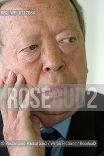 Political commentator and writer Anthony Howard at the Edinburgh International Book Festival 2005..Copyright©Pascal Saez.Pascal Saez/Writer Pictures/Rosebud2