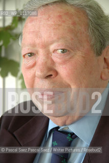 Political commentator and writer Anthony Howard at the Edinburgh International Book Festival 2005..Copyright©Pascal Saez.Pascal Saez/Writer Pictures/Rosebud2
