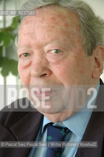 Political commentator and writer Anthony Howard at the Edinburgh International Book Festival 2005..Copyright©Pascal Saez.Pascal Saez/Writer Pictures/Rosebud2