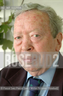 Political commentator and writer Anthony Howard at the Edinburgh International Book Festival 2005..Copyright©Pascal Saez.Pascal Saez/Writer Pictures/Rosebud2