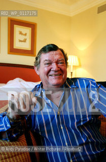 Robert Hughes, writer....Copyright©Andy Paradise/Writer Pictures/Rosebud2