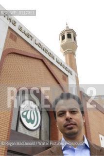 Ed Husain in the market in front of the London Hospital in Whitechapel..©Rogan MacDonald/Writer Pictures/Rosebud2
