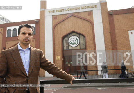 Ed Husain in the market in front of the London Hospital in Whitechapel..©Rogan MacDonald/Writer Pictures/Rosebud2