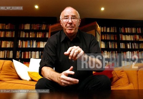 Clive James..copyright©Stuart Clarke/Writer Pictures/Rosebud2