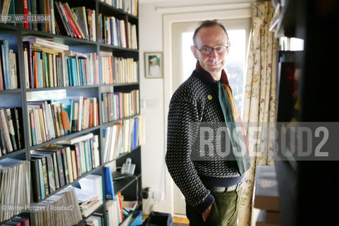 Oliver James Psychologist and television and radio presenter  CREDIT Geraint Lewis ©Writer Pictures/Rosebud2