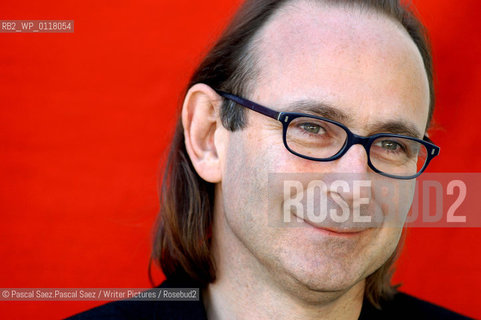 British writer and psychologist Oliver James at the Edinburgh International Book Festival 2003...Copyright©Pascal Saez.Pascal Saez/Writer Pictures/Rosebud2