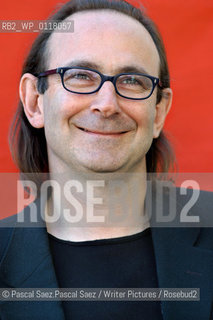 British writer and psychologist Oliver James at the Edinburgh International Book Festival 2003...Copyright©Pascal Saez.Pascal Saez/Writer Pictures/Rosebud2