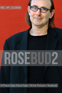 British writer and psychologist Oliver James at the Edinburgh International Book Festival 2003...Copyright©Pascal Saez.Pascal Saez/Writer Pictures/Rosebud2