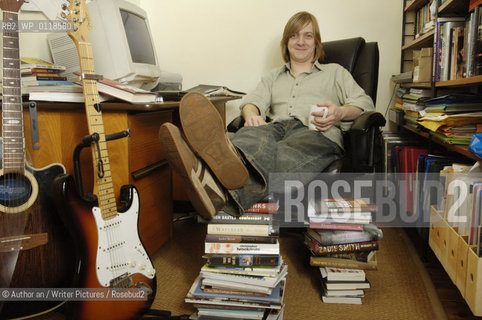 SUNDAY HERALD MAGAZINE, Faces To Watch, Author Doug Johnstone, 15/12/05..©Author an/Writer Pictures/Rosebud2