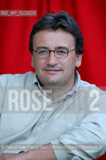 Irish journalist and writer Fergal Keane at the Edinburgh International Book Festival 2005...Copyright©Pascal Saez.Pascal Saez/Writer Pictures/Rosebud2