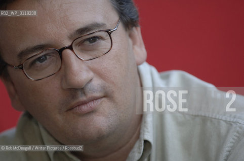 Fergal Keane, The Edinburgh International Book Festival 2005..Copyright©Rob McDougall/Writer Pictures/Rosebud2