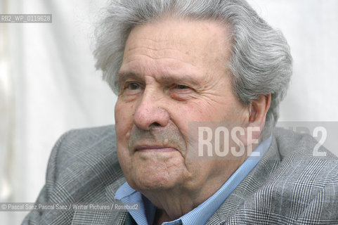 British writer, journalist and broadcaster Ludovic Kennedy at the Edinburgh International Book festival 2003...Copyright©Pascal Saez.Pascal Saez/Writer Pictures/Rosebud2
