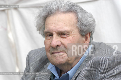 British writer, journalist and broadcaster Ludovic Kennedy at the Edinburgh International Book festival 2003...Copyright©Pascal Saez.Pascal Saez/Writer Pictures/Rosebud2