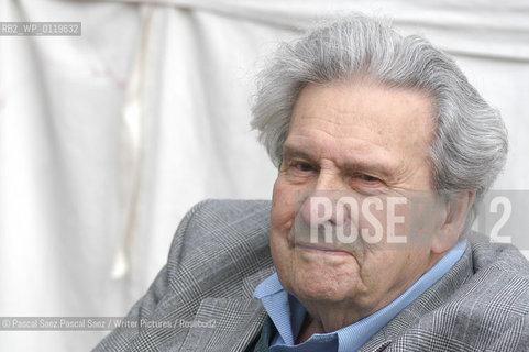 British writer, journalist and broadcaster Ludovic Kennedy at the Edinburgh International Book festival 2003...Copyright©Pascal Saez.Pascal Saez/Writer Pictures/Rosebud2