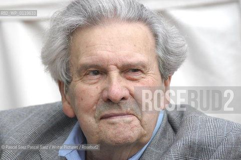 British writer, journalist and broadcaster Ludovic Kennedy at the Edinburgh International Book festival 2003...Copyright©Pascal Saez.Pascal Saez/Writer Pictures/Rosebud2