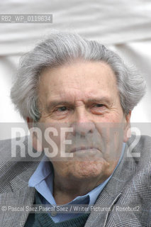 British writer, journalist and broadcaster Ludovic Kennedy at the Edinburgh International Book festival 2003...Copyright©Pascal Saez.Pascal Saez/Writer Pictures/Rosebud2