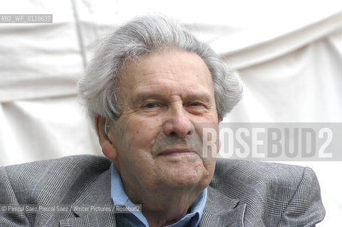 British writer, journalist and broadcaster Ludovic Kennedy at the Edinburgh International Book festival 2003...Copyright©Pascal Saez.Pascal Saez/Writer Pictures/Rosebud2