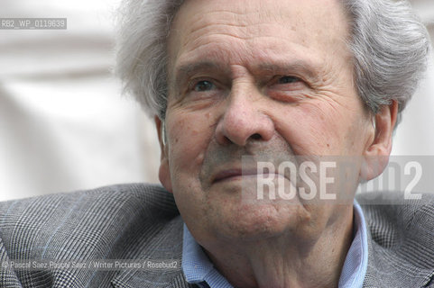 British writer, journalist and broadcaster Ludovic Kennedy at the Edinburgh International Book festival 2003...Copyright©Pascal Saez.Pascal Saez/Writer Pictures/Rosebud2