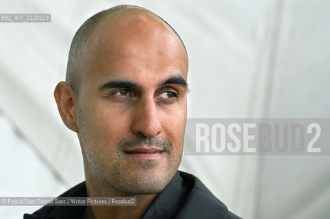 British writer Hari Kunzru, author of The Impressionist and Transmission, at the Edinburgh International book Festival 2004...Copyright©Pascal Saez.Pascal Saez/Writer Pictures/Rosebud2