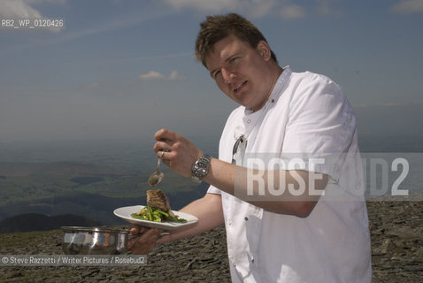 Chef Peter Sidwell serving dinner atop Skiddaw at the opening of the Keswick Mountain Festival in 2008..copyright©Steve Razzetti/Writer Pictures/Rosebud2