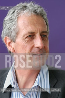 British writer Robert Lacey, author of Great Tales From English History  at the Edinburgh International Book Festival 2004..Copyright©Pascal Saez.Pascal Saez/Writer Pictures/Rosebud2