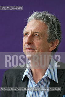 British writer Robert Lacey, author of Great Tales From English History  at the Edinburgh International Book Festival 2004..Copyright©Pascal Saez.Pascal Saez/Writer Pictures/Rosebud2
