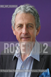 British writer Robert Lacey, author of Great Tales From English History  at the Edinburgh International Book Festival 2004..Copyright©Pascal Saez.Pascal Saez/Writer Pictures/Rosebud2