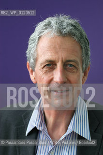 British writer Robert Lacey, author of Great Tales From English History  at the Edinburgh International Book Festival 2004..Copyright©Pascal Saez.Pascal Saez/Writer Pictures/Rosebud2