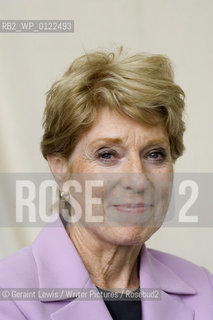 Elisabeth MacDonald, Doctor, Oncologist and Writer ....copyright©Geraint Lewis/Writer Pictures/Rosebud2