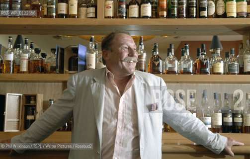 Author of Whiskypedia, Charles MacLean, in the Scottish Whisky Centre on the Royal Mile..copyright©Phil Wilkinson/TSPL/Writer Pictures/Rosebud2