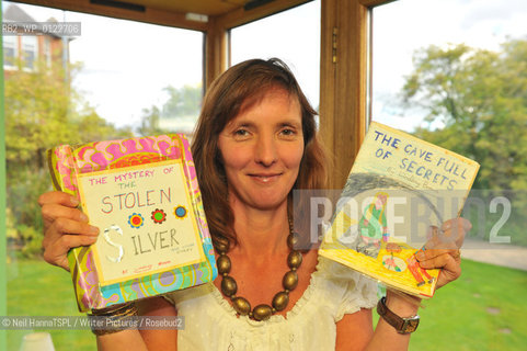 Lindsay MacLeod (nee Brown), Scottish author, at home in Giffnock, Glasgow, September 30, 2010. ..Copyright©Neil HannaTSPL/Writer Pictures/Rosebud2