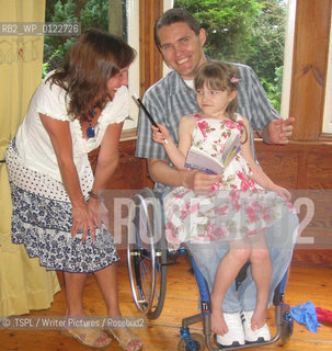 Lindsay Macleod (formerly Lindsay Brown) with her brother Graeme (who has MS) and her daughter on whom MacLeods latest book is based. Glasgow, 2010..©.TSPL/Writer Pictures/Rosebud2