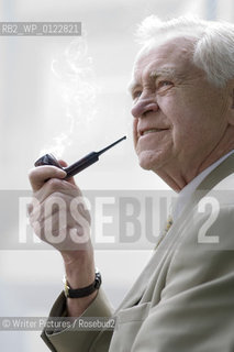 Magnus Magnusson,historian,broadcaster,and writer.His new book Fakes,Forgers and Phoneys ©Writer Pictures/Rosebud2