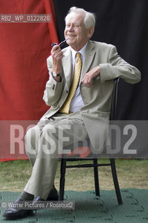 Magnus Magnusson,historian,broadcaster,and writer.His new book Fakes,Forgers and Phoneys ©Writer Pictures/Rosebud2