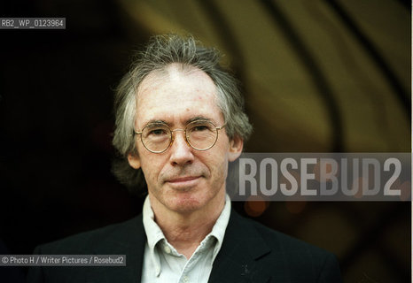 Ian Mac Ewan interview London 4.07.05 mit Matthias  .Matussek und Volker Hage ..©Photo H/Writer Pictures/Rosebud2