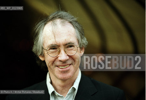 Ian Mac Ewan interview London 4.07.05 mit Matthias  .Matussek und Volker Hage ..©Photo H/Writer Pictures/Rosebud2
